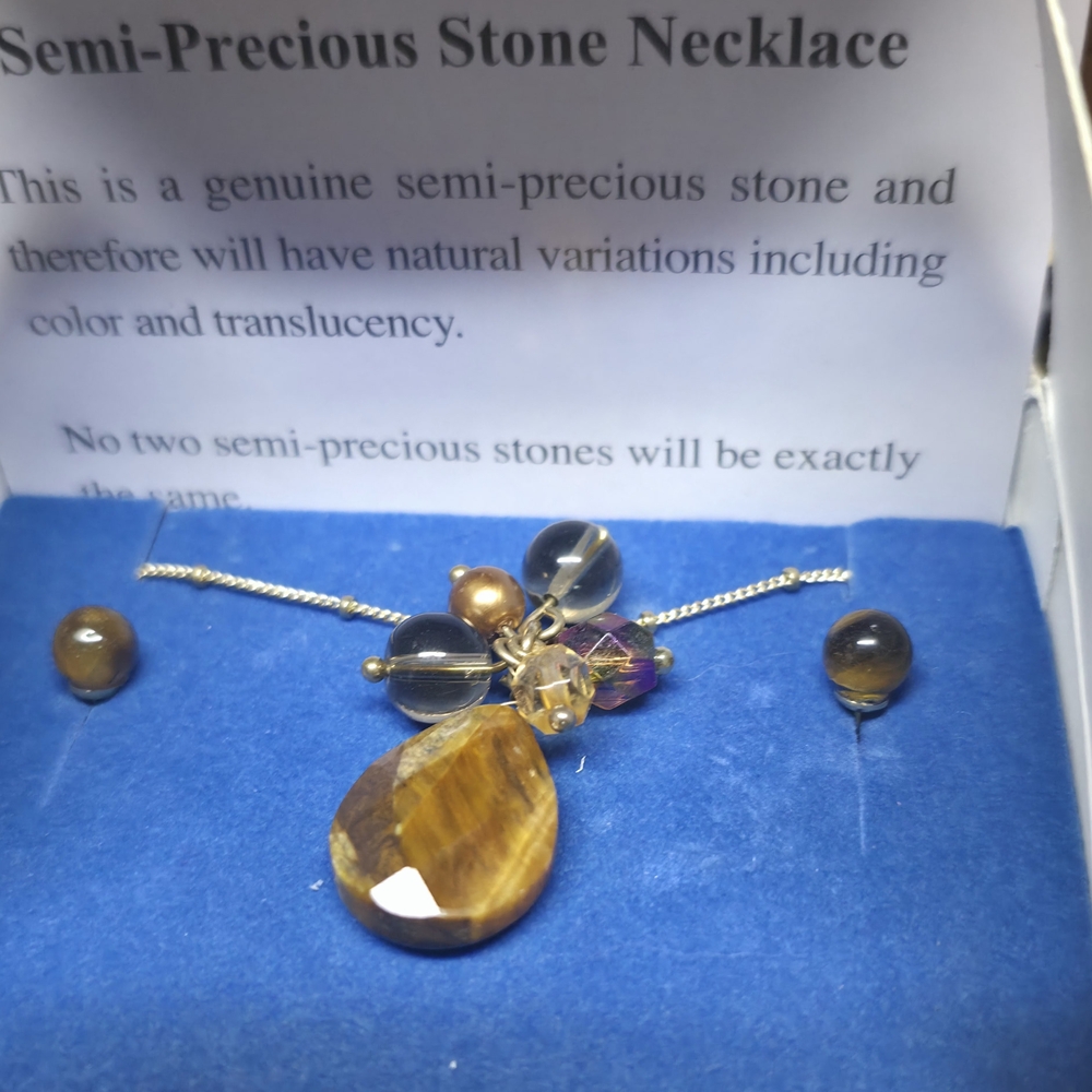 Elegant Gold and Purple Semi-Precious Stone Necklace